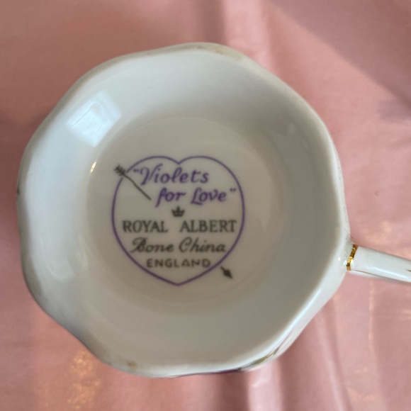 EUC Vtg Royal Albert Teacup and Saucer in the Pattern “Violets for Love” - Picture 7 of 8